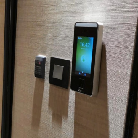 門禁機 (人臉及指紋識別)
灣仔: 辦工室